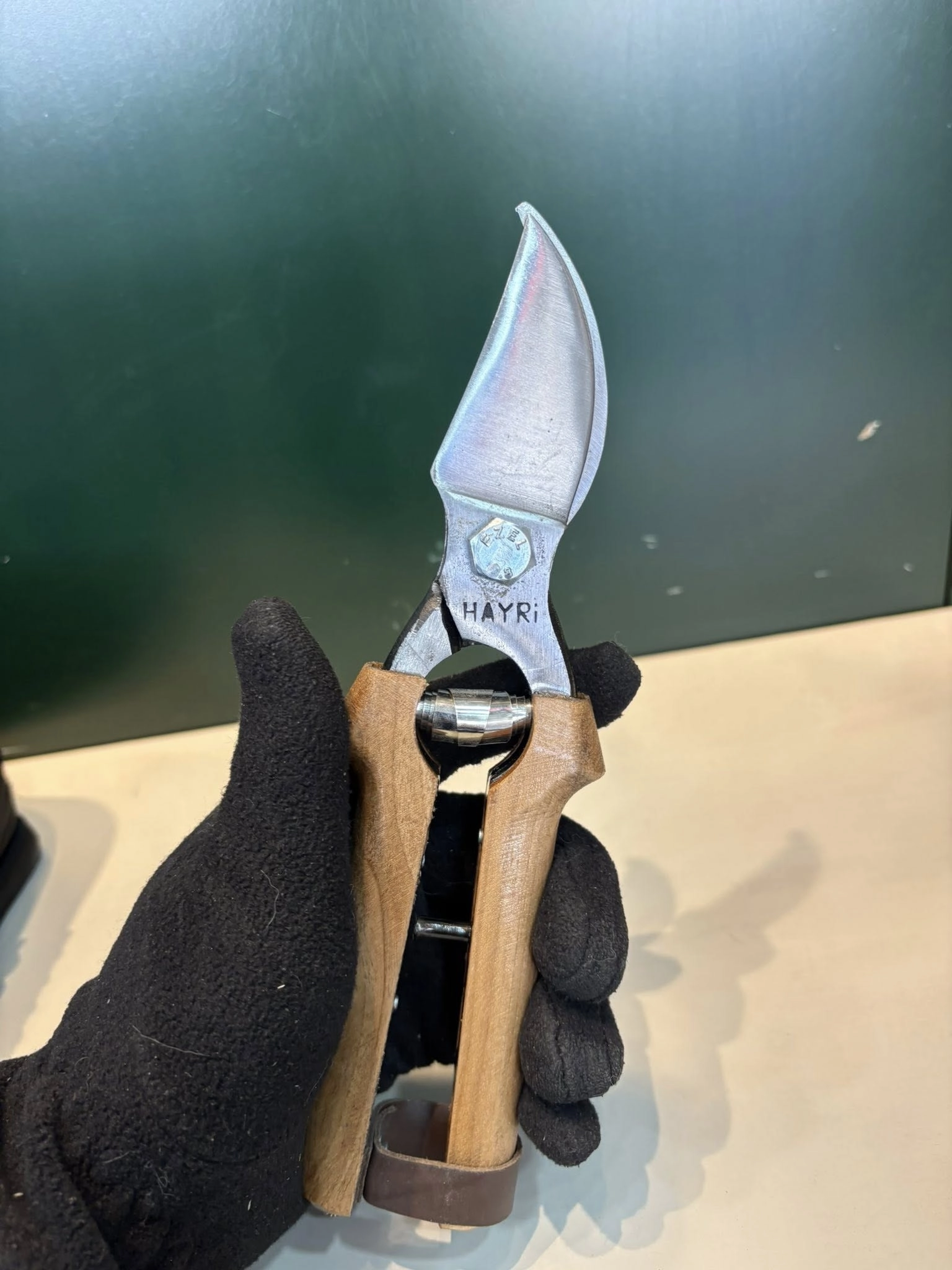 Bıçakçı Hayri El Yapımı Karbon Çelik Budama Makası - Ceviz Saplı (23 cm)